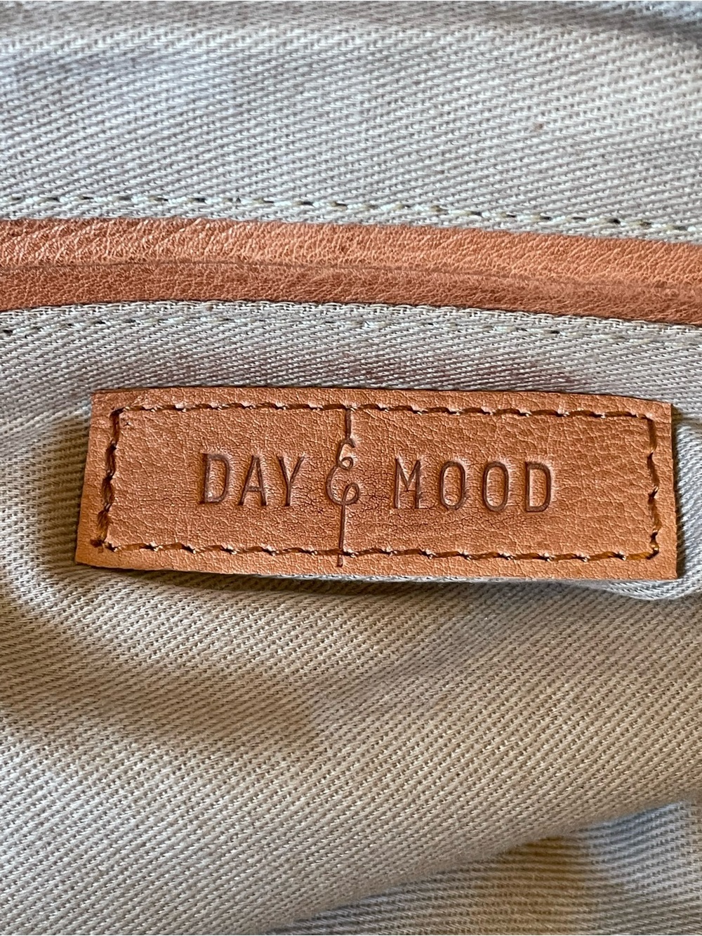 Day & Mood Kee Tote Woven 100% Leather in the color Saddle NWT - Picture 10 of 10